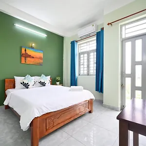 Montana & Aparment Saigon Airport Апарт-отель