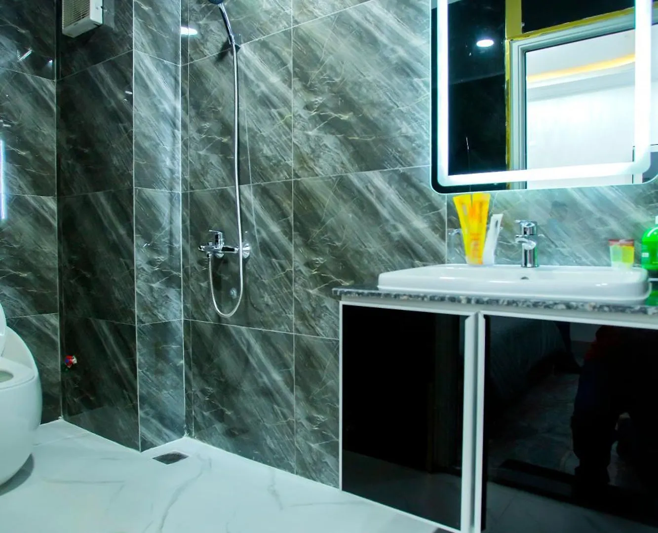 Le Vu Hotel Хошимин 3*,